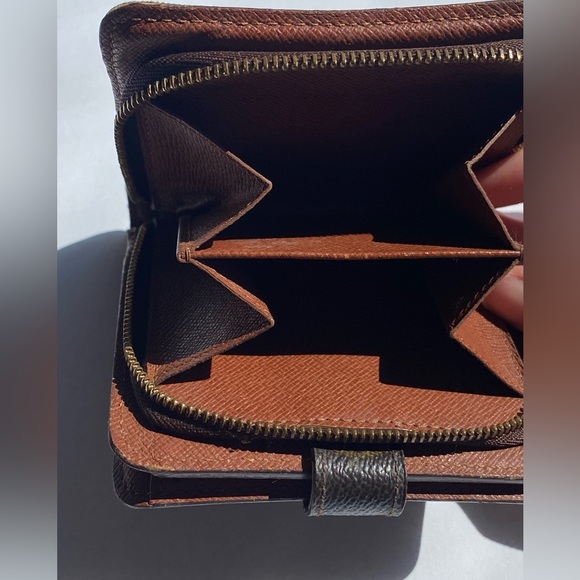 AUTHENTIC PRELOVED LOUIS VUITTON COMPACT MONOGRAM CANVAS WALLET  zipper brown - Picture 9 of 15